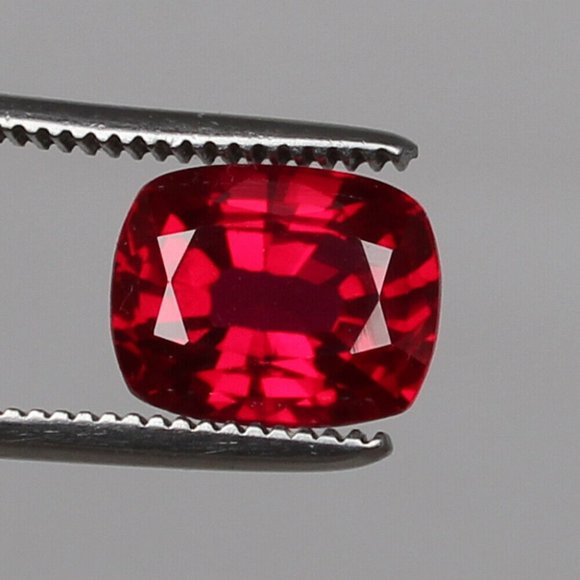 Red Ruby Natural Mozambique 6.65 Ct Cushion Cut - Picture 1 of 5